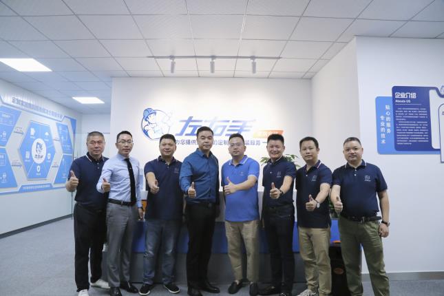 左右手成都總包商開業(yè)儀式取得圓滿成功！